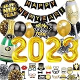 Silvester Deko 2023, Neujahr Deko 2023 mit Foto Requisiten,Schwarz Gold Luftballon, Pompoms, Champagnerflasche Folienballon, 2023 Foil Ballons, Happy New Year Banner
