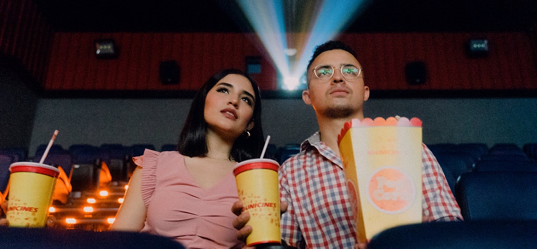MIt Popcorn im Kino