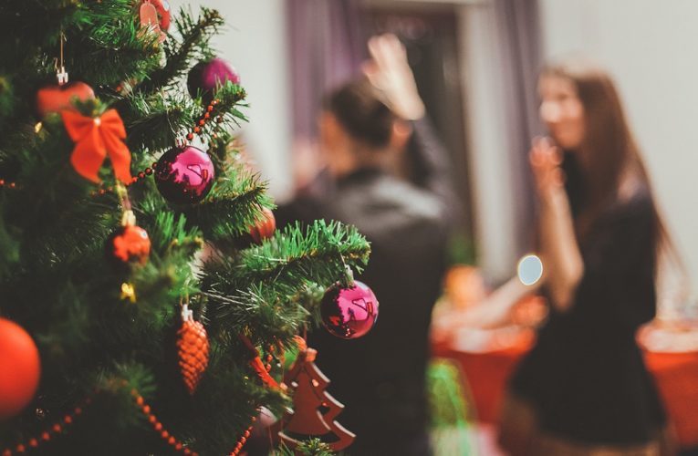 Weihnachtsfeier planen – Hilfreiche Tipps & Ideen